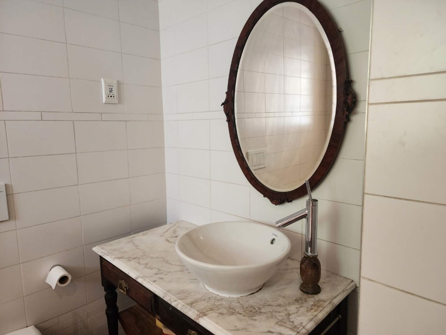 2 Bedroom Property for Sale in Sea Point Western Cape